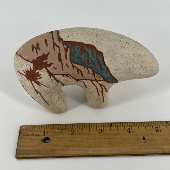 NATIVE AMERICAN HAND-ETCHED/PAINTED BEAR SCULPTURE SIGNED - Picture 7 of 13